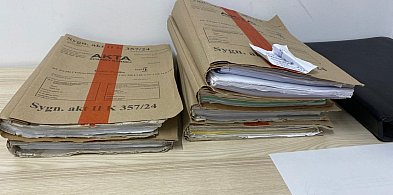 Co było w tajemniczej teczce kierowniczki z Urzędu Miasta w Redzie?-77142