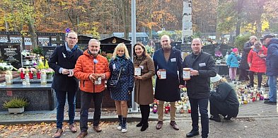 Tradycyjnie kwestowali na witomińskim cmentarzu-77657