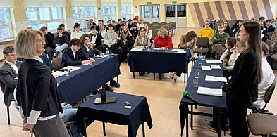 Prawa dziecka w praktyce: finał szkolnego Turnieju Debat Oksfordzkich w ALO-78417