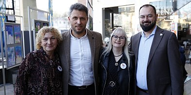 Twórczość bez barier - wystawa Fundacji Moc Serc-78603