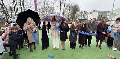 Nowy plac zabaw przy Szkole Podstawowej nr 1 w Żukowie otwarty