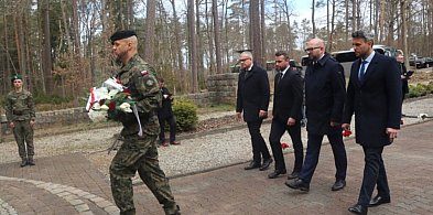 Uroczystości przed Pomnikiem Piaśnickim