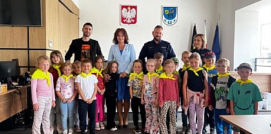 Dzieci z SP nr 1 w Żukowie odwiedziły Urząd Gminy