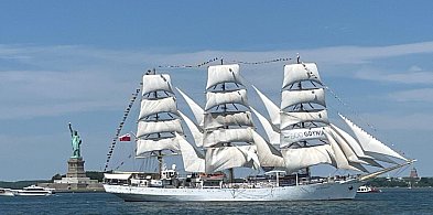 Dar Młodzieży w Nowym Jorku na historycznej paradzie żaglowców w 250. rocznicę