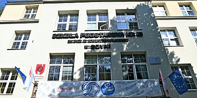 Gdzie nowoczesność łączy się z tradycją – 90 lat Szkoły-76276