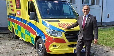Radny Duda broni karetki-76450