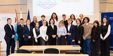 Młodzieżowa Rada Miasta Gdyni IX kadencji zaprzysiężona-77897