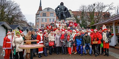 Mikołajki SWUTW. Seniorzy pozdrowili Wejhera-79092