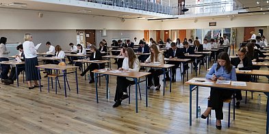 W poniedziałek ruszają próbne egzaminy maturalne i ósmo-79960