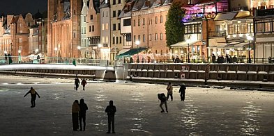 Silny mróz w Pomorskiem - działają ogrzewane namioty, z