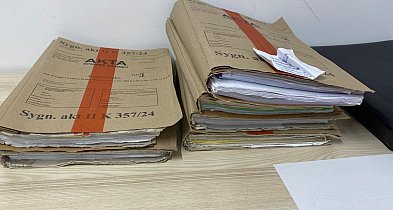 Co było w tajemniczej teczce kierowniczki z Urzędu Miasta w Redzie?-77142