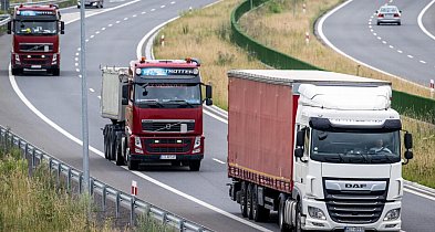 Projekt: stawki za przejazd drogami płatnymi dla ciężarówek mają wzrosnąć o 40-42-78210