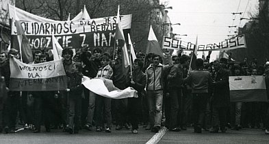 Senat: status osoby represjonowanej będą mogły uzyskać także osoby nieletnie w PRL
