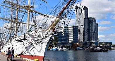 Gdynia/ Po 50 latach poszukują załogi słynnego rejsu „Daru Pomorza” do USA