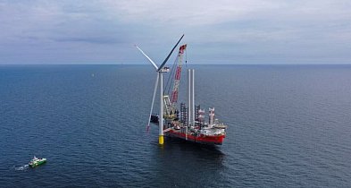 Pomorskie/ Komisja Europejska wizytuje farmy wiatrowe na Bałtyku