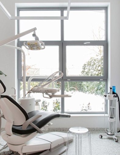 Stomatolog blisko Trójmiasta: dlaczego pacjenci wybierają gabinet dr M. Zybko-78918