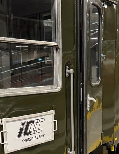 PKP Intercity uruchomi od kwietnia pociąg inspirowany latami 80.