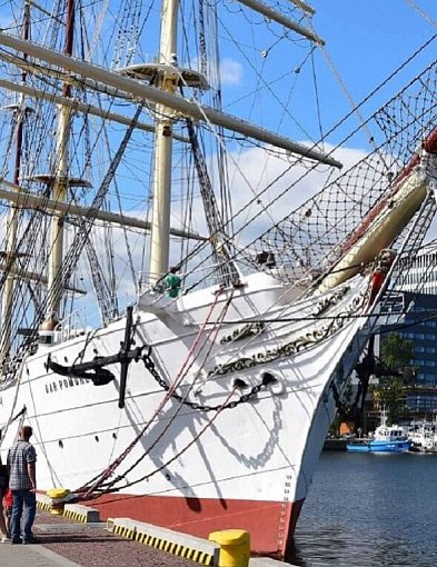 Gdynia/ Po 50 latach poszukują załogi słynnego rejsu „Daru Pomorza” do USA