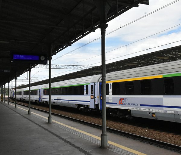 Z Warszawy do Wrocławia w półtorej godziny? Pociągi przyspieszą do 350 km/h-76677