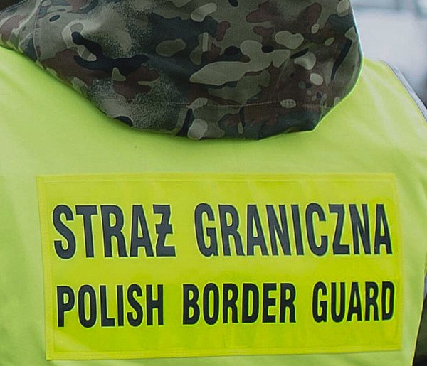 Pomorskie/ Morze wyrzuciło na brzeg fragmenty wojskowego drona-77659