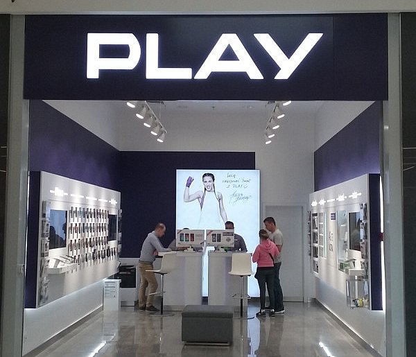 Potężna kara dla Play. Sieć ma zwrócić klientom pobrane środki-79024