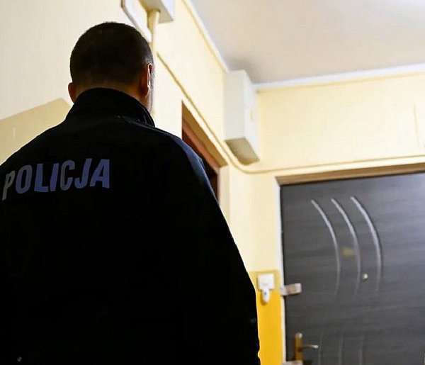 Pomorskie/ 44-letni funkcjonariusz SOP zaatakował nożem swą rodzinę, nie żyje czte