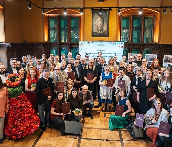 Stypendia marszałka trafiły do artystek i artystów. To łącznie milion złotych...