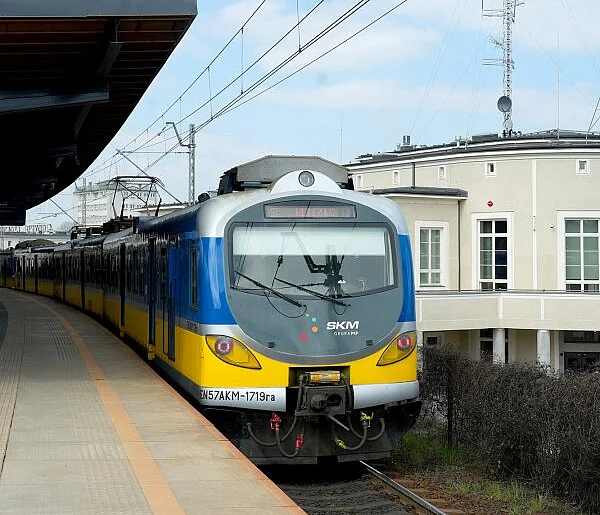 Gdynia/ Wznowiono ruch pociągów po śmiertelnym potrąceniu kobiety