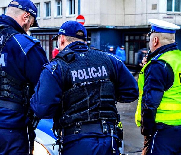 Pomorskie/ Osiem osób podejrzanych w sprawie korupcji przy szkoleniach ochrony
