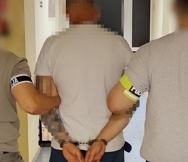 Gdynia. Poszukiwany listem gończym ukrywał narkotyki w bieliźnie