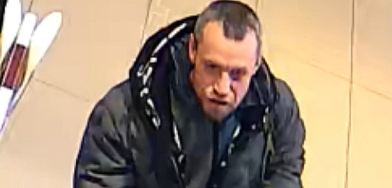 Jeśli rozpoznajesz tego mężczyznę skontaktuj się z Policją