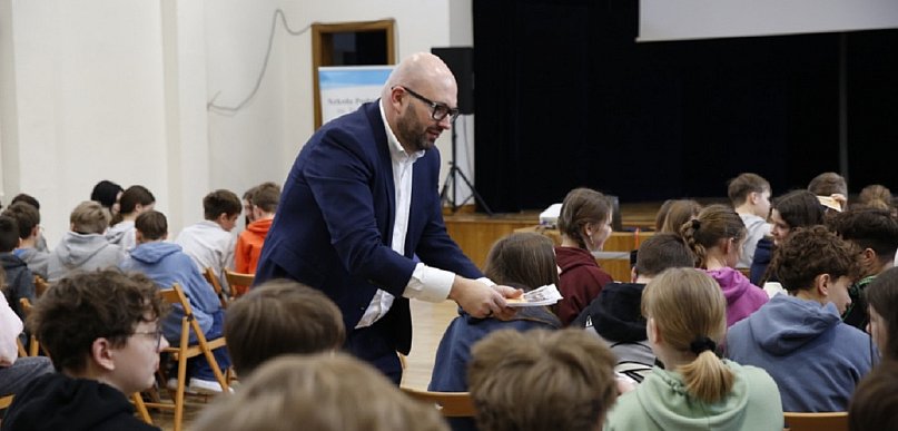 Lekcja samorządności w ramach Młodzieżowej Rady Miasta Wejherowa w wejherowskiej 6