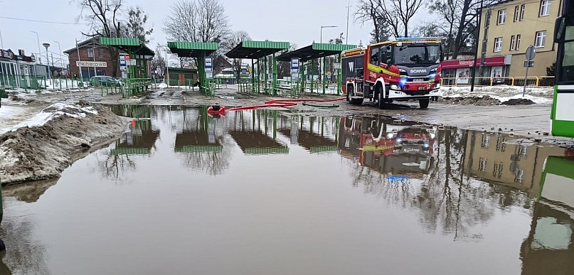 Pomorskie/ Blisko 130 strażackich interwencji w związku z odwilżą