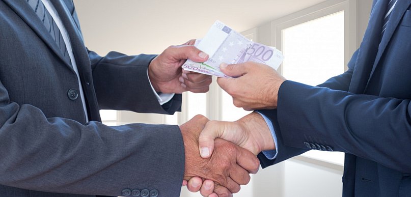 Badanie: 10 proc. Polaków wręczyło z własnej inicjatywy łapówkę