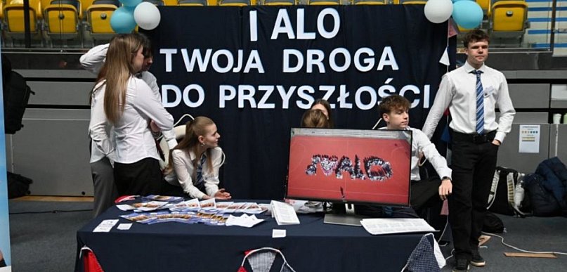 Ósmoklasistki i ósmoklasiści wybierają przyszłość. Gdyńska Giełda Uczniowska 2026