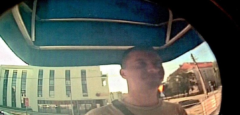 Jeśli rozpoznajesz tego mężczyznę – zadzwoń na policję