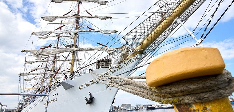 Gdynia/ Ogłoszono przetarg na budowę następcy „Daru Młodzieży”