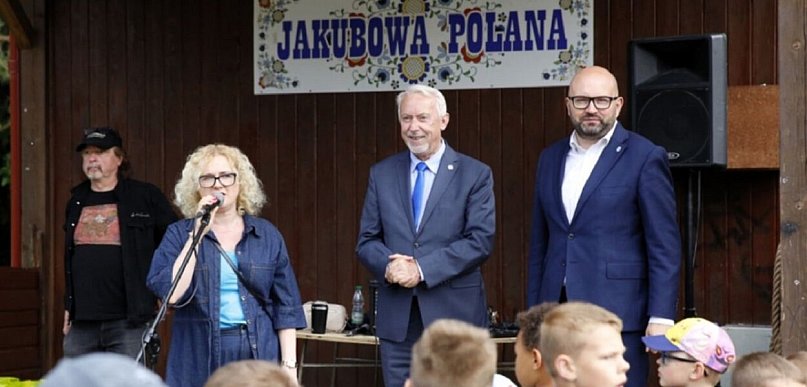 Wesoły i aktywny Dzień Dziecka „Jedenastki” na Polanie Jakubowej