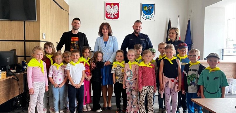 Dzieci z SP nr 1 w Żukowie odwiedziły Urząd Gminy