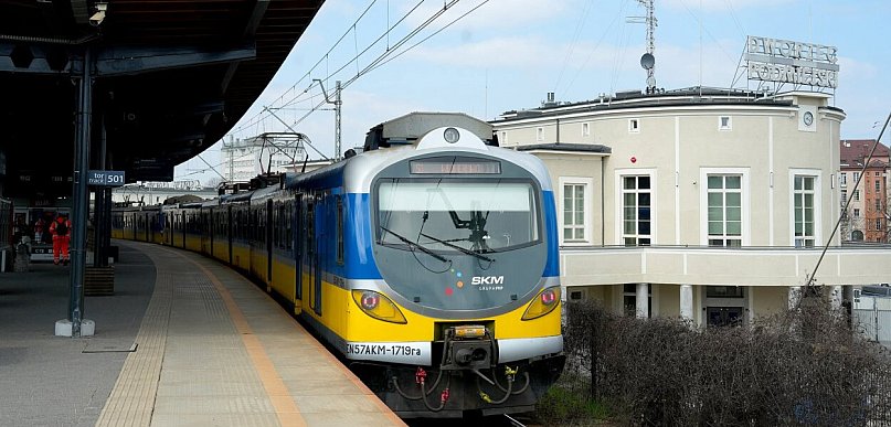 Gdynia/ Wznowiono ruch pociągów po śmiertelnym potrąceniu kobiety