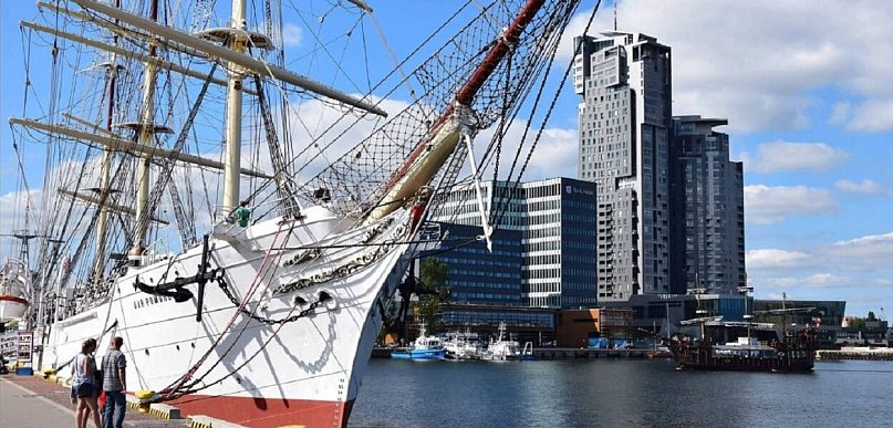 Gdynia/ Po 50 latach poszukują załogi słynnego rejsu „Daru Pomorza” do USA