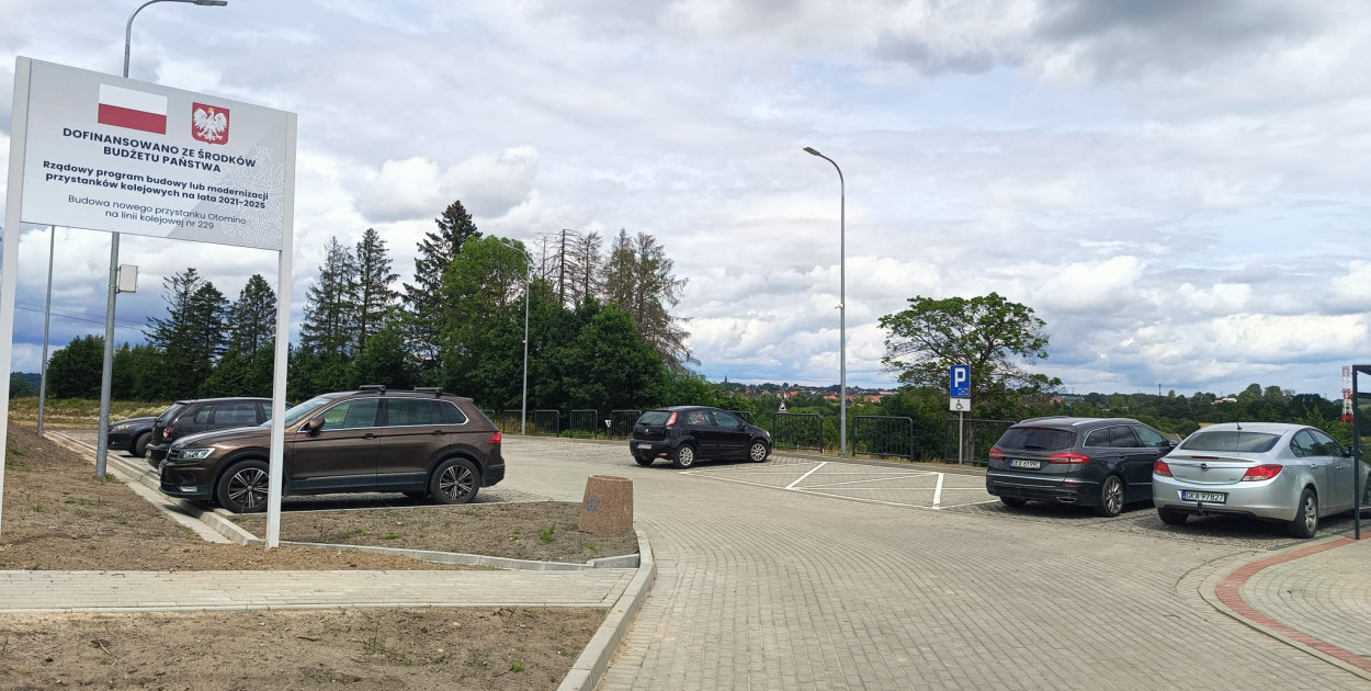 Otomino: nowy parking zachęca kierowców do jazdy pociągami