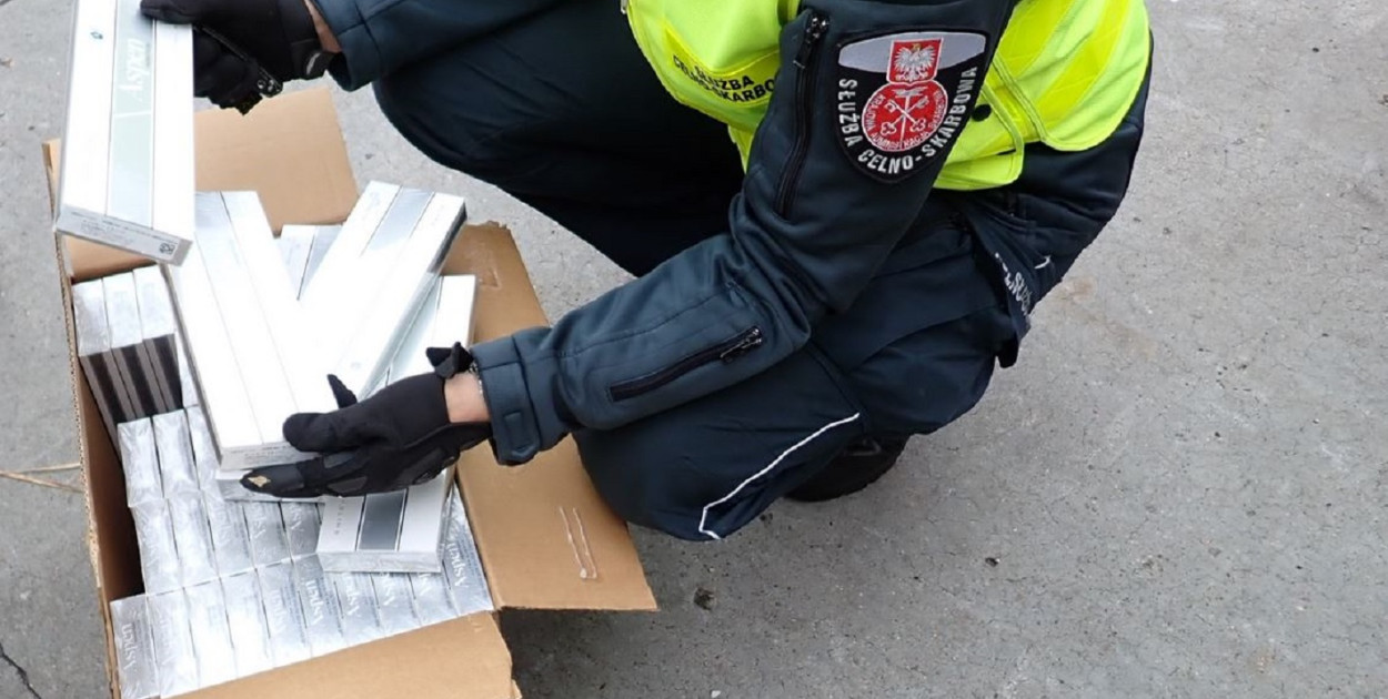 Gdynia/ KAS wykryła warty 19 mln zł przemyt papierosów w kontenerze z Azji