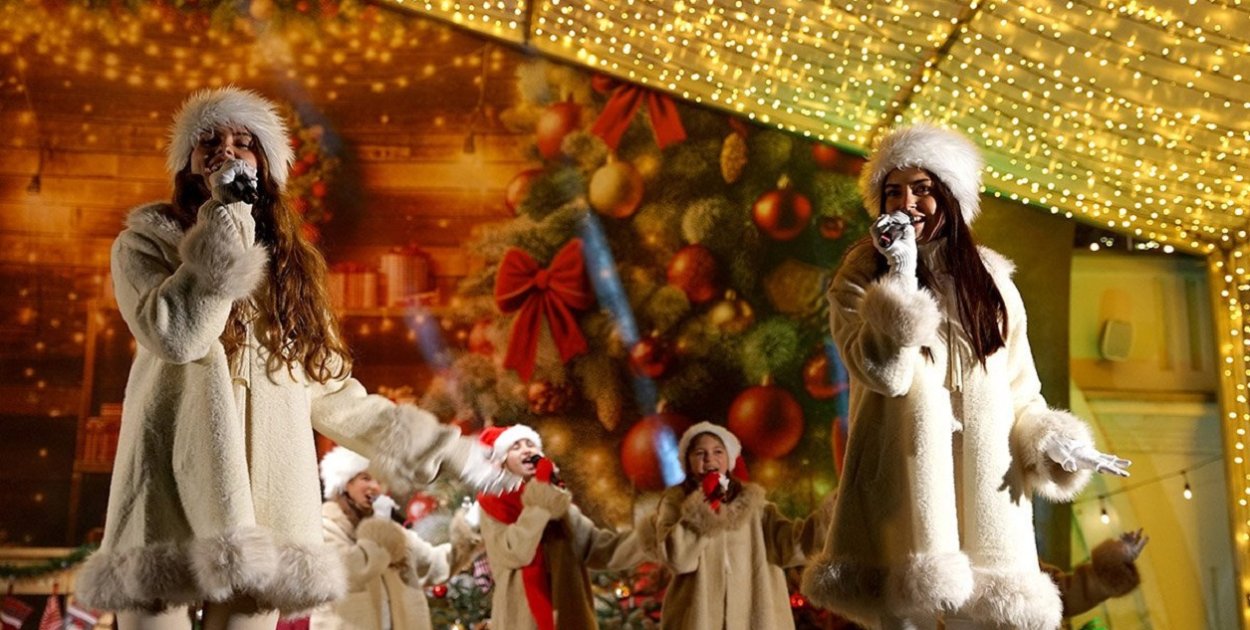 Występy artystyczne w muszli koncertowej na placu Grunwaldzkim to nieodłączny element gdyńskich mikołajek (fot. Mirosław Pieślak)