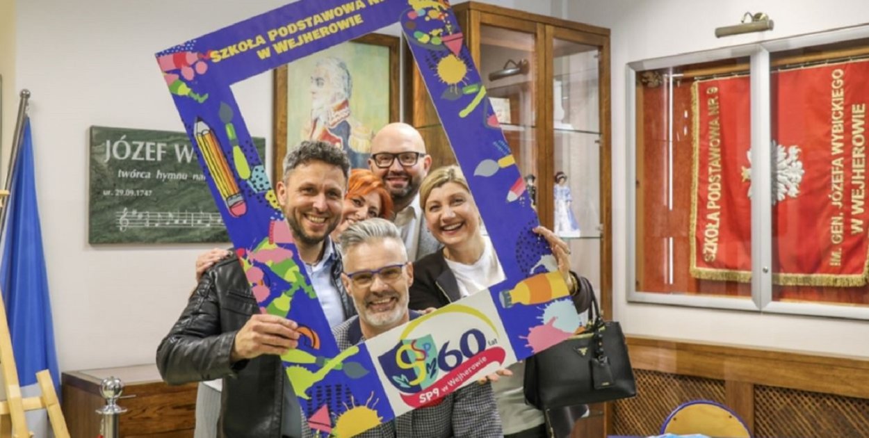 Ciepłymi wspomnieniami i niekończącymi się rozmowami wrócili do czasów szkolnych