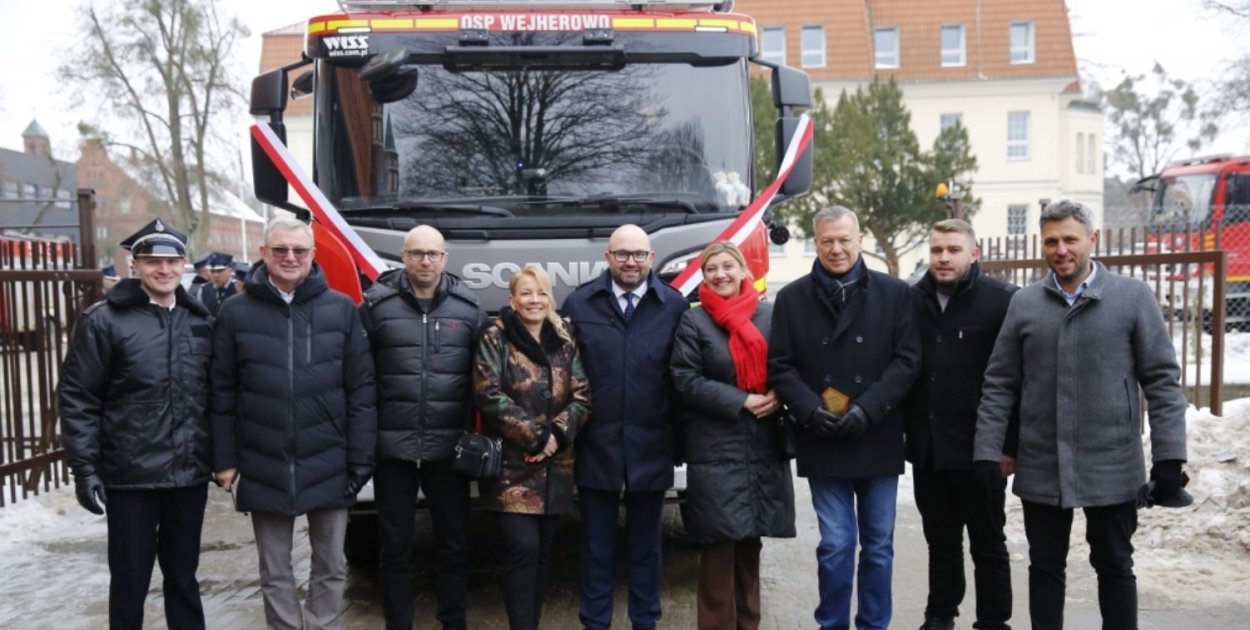 Przekazanie i włączenie do służby nowego wozu ratowniczo-gaśniczego OSP Wejherowo