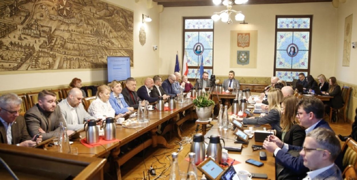 XX Nadzwyczajna Sesja Rady Miasta Wejherowa. Będzie lądowisko dla helikopterów!