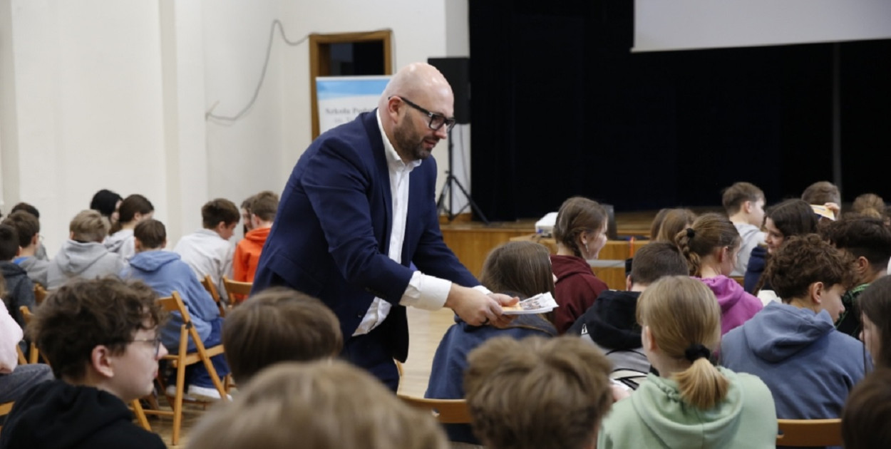 Lekcja samorządności w ramach Młodzieżowej Rady Miasta Wejherowa w wejherowskiej 6