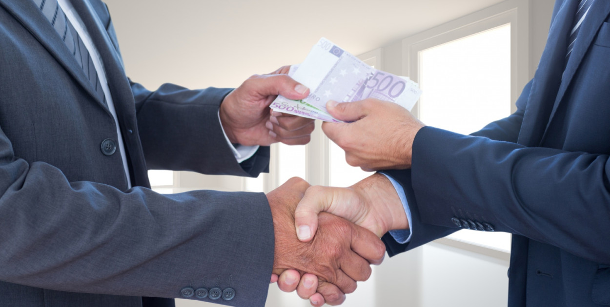 Badanie: 10 proc. Polaków wręczyło z własnej inicjatywy łapówkę