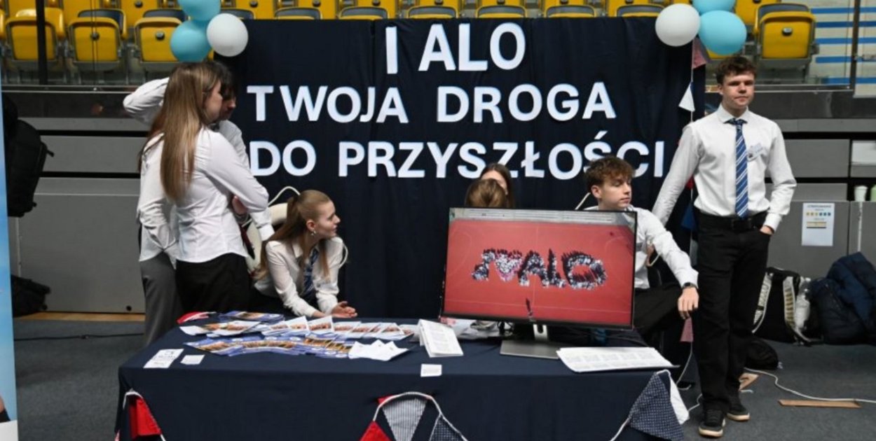 Ósmoklasistki i ósmoklasiści wybierają przyszłość. Gdyńska Giełda Uczniowska 2026